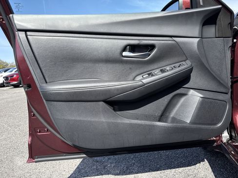 Used 2025 Nissan Sentra SV image 13