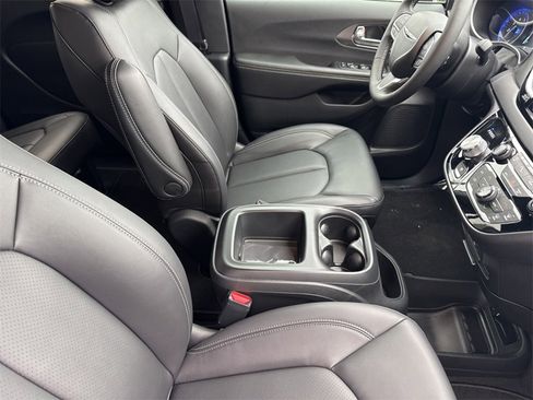 New 2026 Chrysler Voyager LX image 34