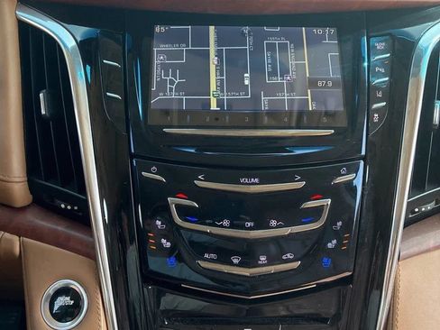 Used 2015 Cadillac Escalade Platinum AWD/4WD image 30