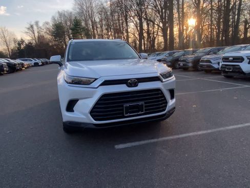 Used 2024 Toyota Grand Highlander XLE image 8