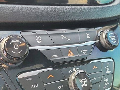 Used 2018 Chrysler Pacifica Touring-L Plus w/ S Appearance Package image 30