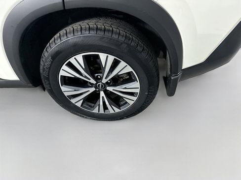 Used 2023 Nissan Rogue SV image 11