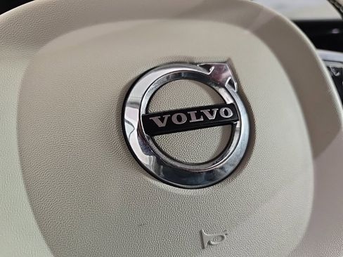 Certified 2023 Volvo XC60 B5 Plus w/ Climate Package image 27