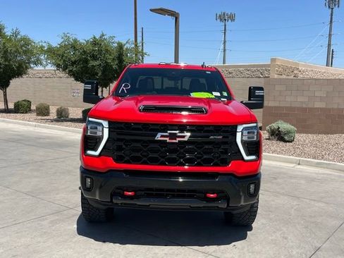 Used 2025 Chevrolet Silverado 2500 ZR2 w/ Technology Package AWD/4WD image 4