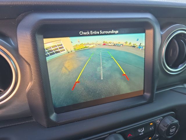 Used 2018 Jeep Wrangler Unlimited Sahara AWD/4WD image 23