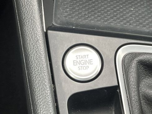 Used 2024 Volkswagen Jetta SE image 8