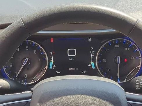 Certified 2024 Chrysler Pacifica Touring-L FWD image 20
