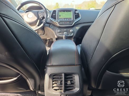 Used 2019 Jeep Cherokee Trailhawk image 26