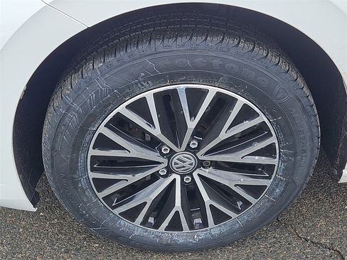 Used 2020 Volkswagen Jetta SE w/ SE Cold Weather Package image 7