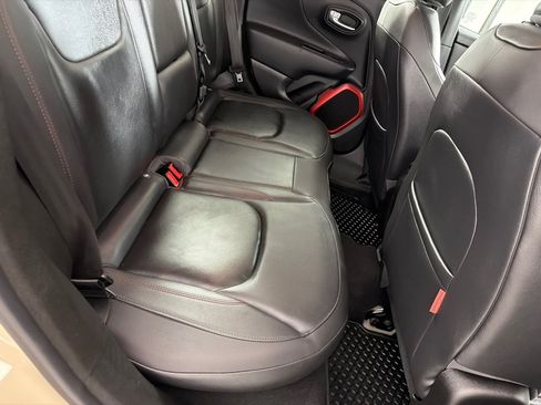 Used 2016 Jeep Renegade Trailhawk w/ Premium Trailhawk Package AWD/4WD image 22
