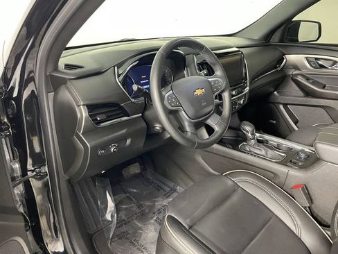 Certified 2023 Chevrolet Traverse Premier FWD image 3