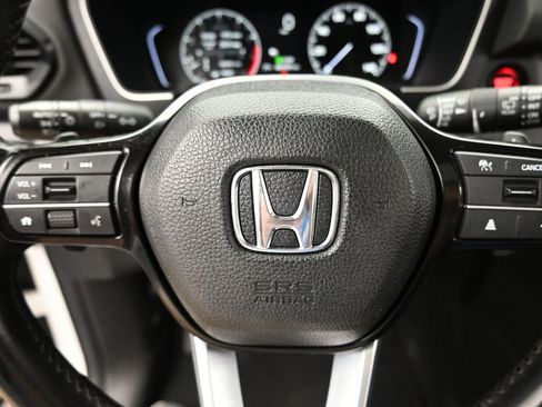 Used 2023 Honda Pilot Touring image 11