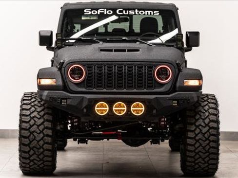 Used 2026 Jeep Gladiator Sport image 4