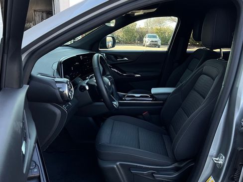 Used 2025 Chevrolet Equinox LT image 10