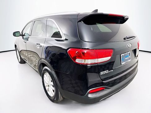 Used 2017 Kia Sorento AWD w/ LX Convenience Package image 5
