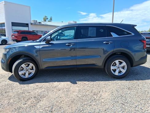 Used 2023 Kia Sorento LX AWD/4WD image 2