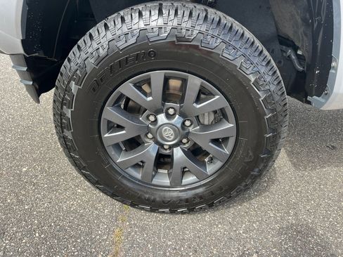 Used 2022 Toyota Tacoma SR5 w/ Technology Package AWD/4WD image 29