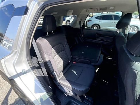 Used 2025 Nissan Pathfinder SV FWD image 34