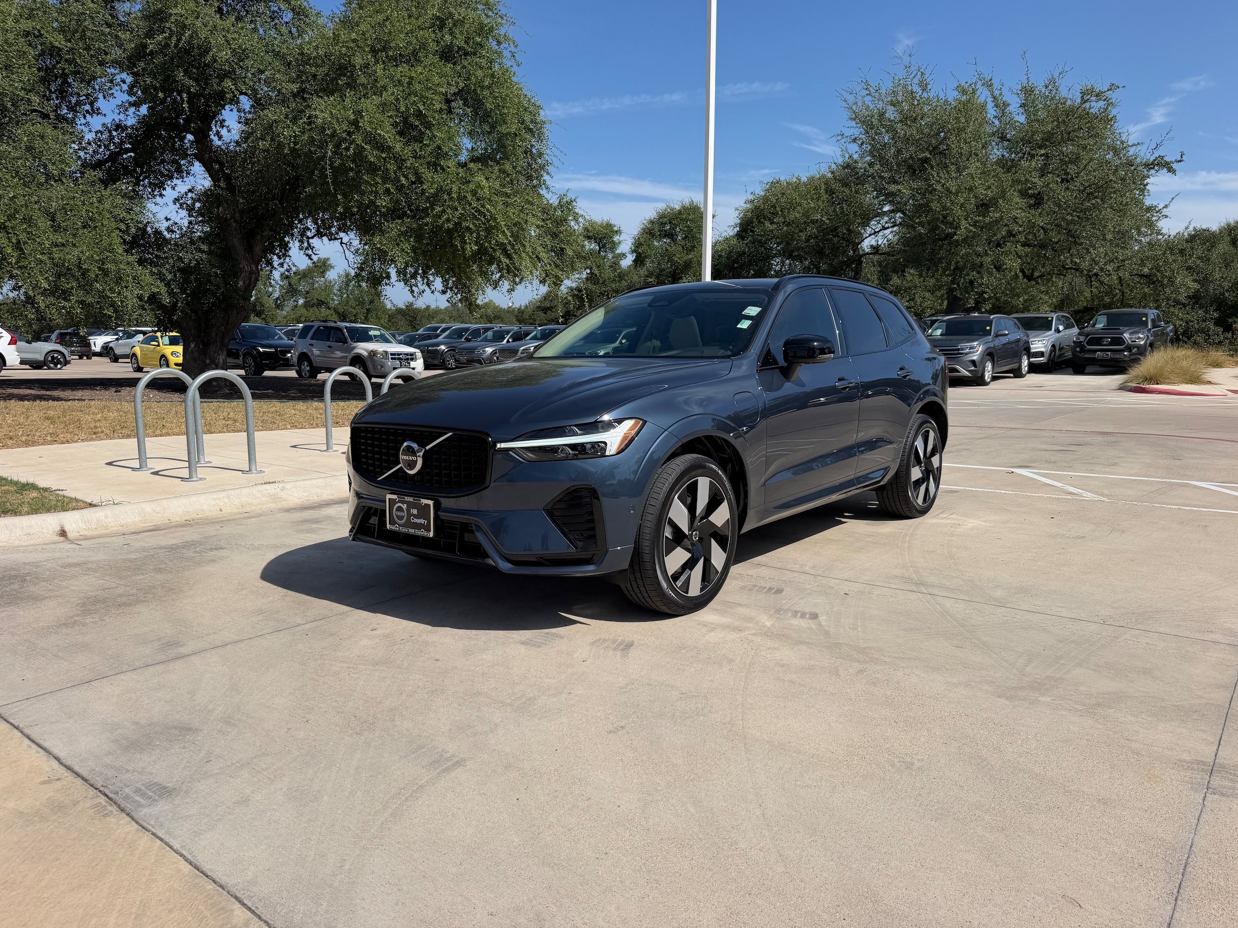 Certified 2025 Volvo XC60 T8 Plus w/ Protection Package Premier AWD/4WD image 2
