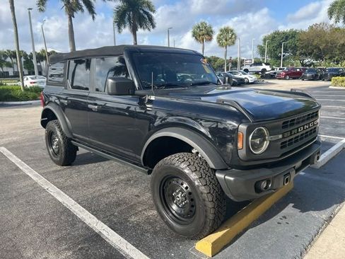 Used 2022 Ford Bronco Black Diamond image 8