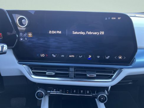 Used 2025 Chevrolet Equinox EV LT image 27