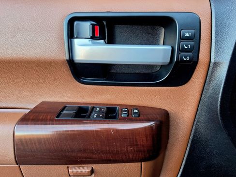 Used 2013 Toyota Sequoia Platinum image 21