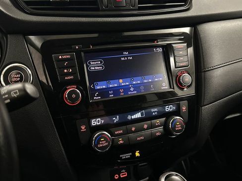 Used 2020 Nissan Rogue SV AWD/4WD image 13