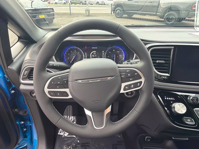New 2027 Chrysler Pacifica Select AWD/4WD image 21