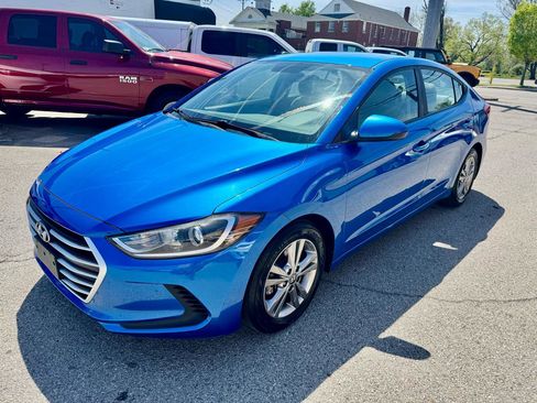 Used 2017 Hyundai Elantra SE image 3