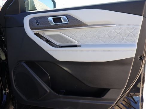 Certified 2025 Ford Explorer Platinum w/ LUX Leather Package image 8