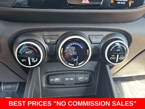 Used 2022 Hyundai Venue Limited FWD image 20