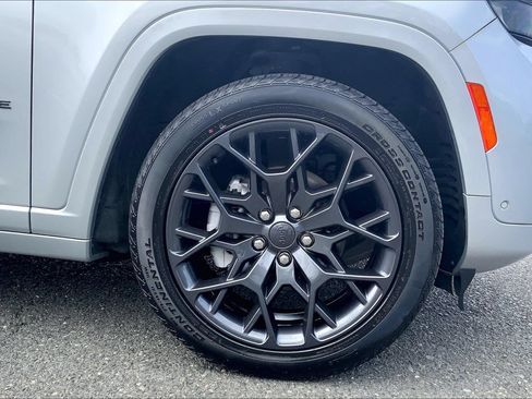 Certified 2025 Jeep Grand Cherokee Summit AWD/4WD image 10