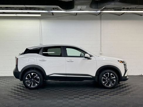 Used 2025 Nissan Kicks SV image 4