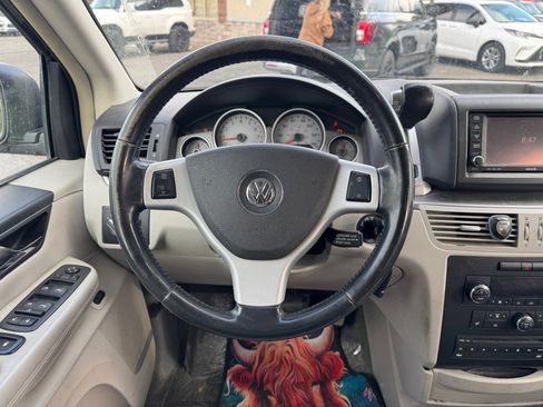 Used 2010 Volkswagen Routan SEL Premium FWD image 13