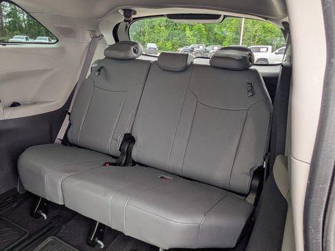 Certified 2024 Toyota Sienna Limited FWD image 16