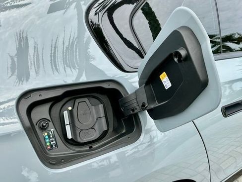 Used 2023 BMW i7 xDrive60 AWD/4WD image 7