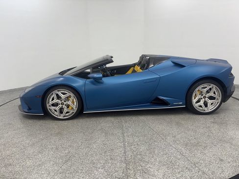 Used 2020 Lamborghini Huracan EVO RWD image 5