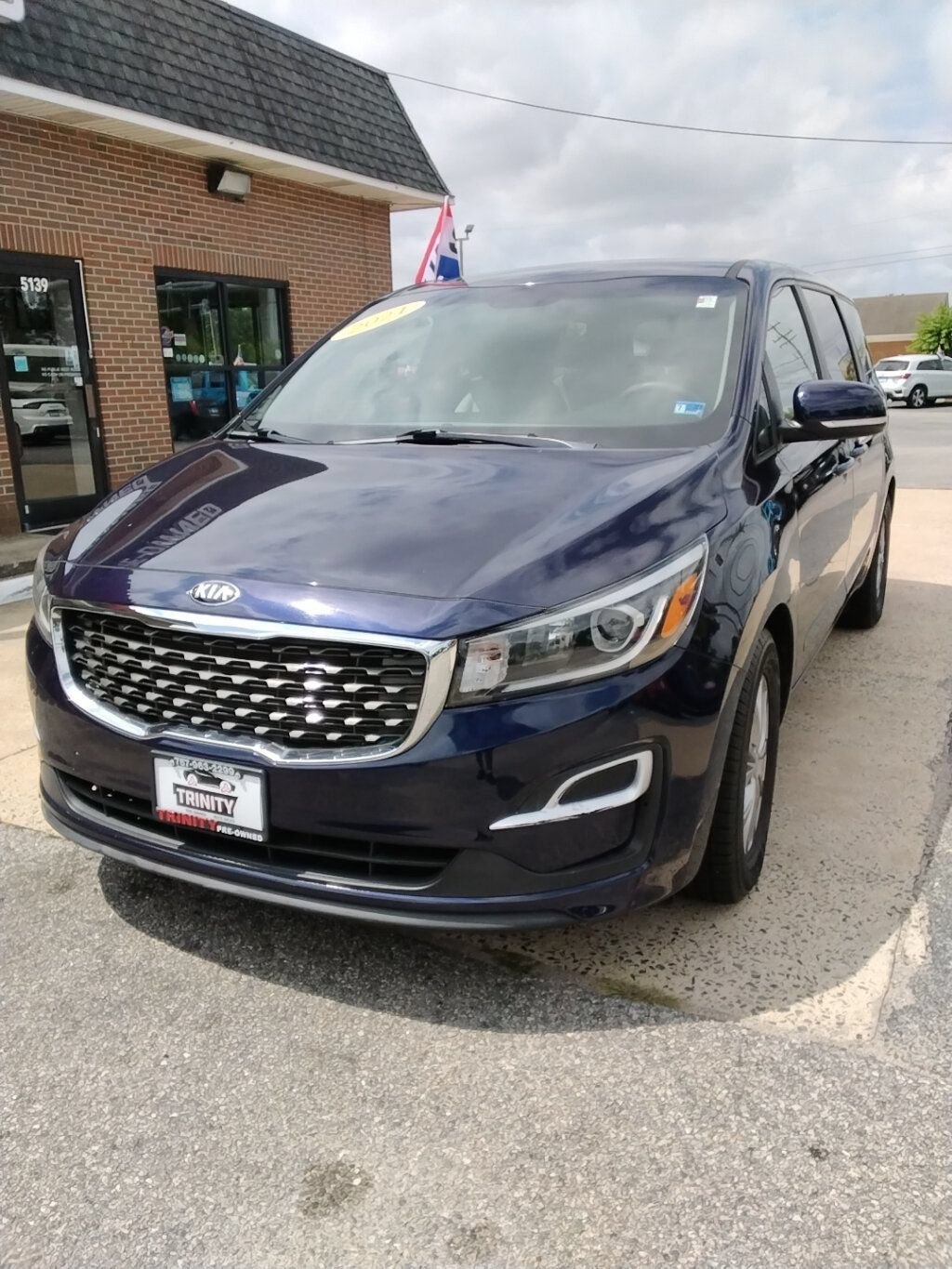 Used 2021 Kia Sedona LX FWD image 1
