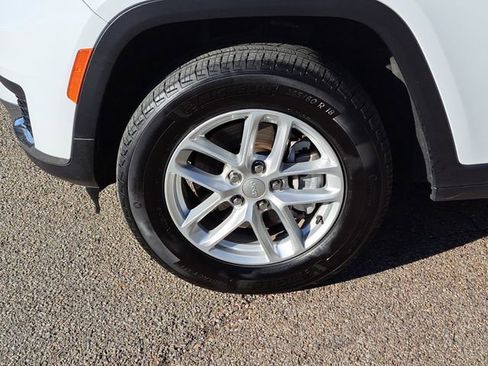 Used 2023 Jeep Grand Cherokee L Laredo image 9
