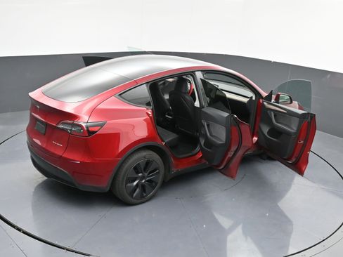 Used 2025 Tesla Model Y Long Range image 45