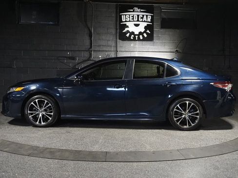 Used 2020 Toyota Camry SE FWD image 2