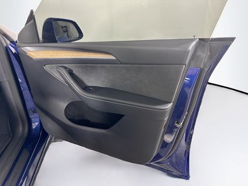 Used 2023 Tesla Model Y Long Range AWD/4WD image 32