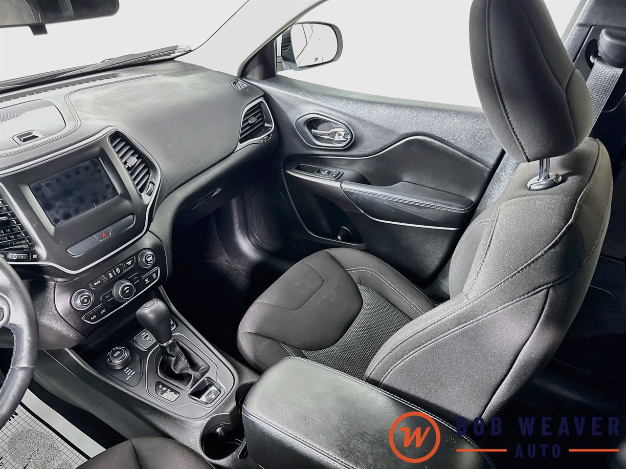 Used 2019 Jeep Cherokee Latitude w/ Cold Weather Group AWD/4WD image 28