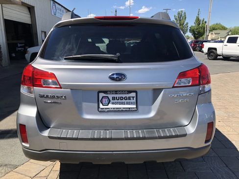 Used 2010 Subaru Outback 3.6R Limited w/ Popular Equipment Group 3B AWD/4WD image 3