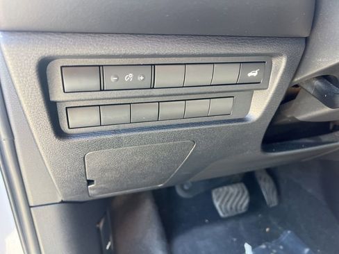 Used 2023 Mitsubishi Outlander SE image 23