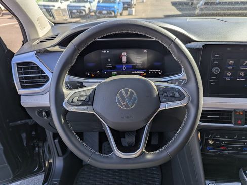 Used 2025 Volkswagen Taos SE w/ Panoramic Sunroof Package AWD/4WD image 13