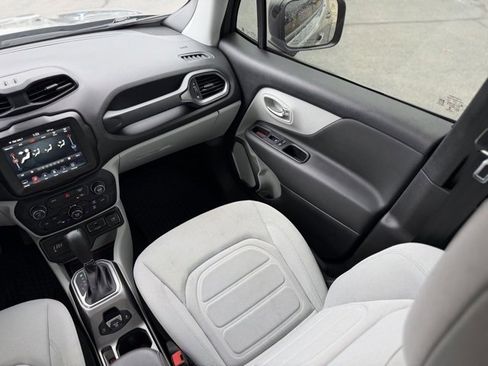 Used 2022 Jeep Renegade Latitude image 25