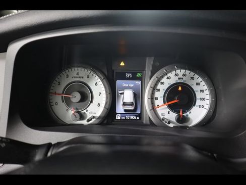 Used 2019 Toyota Sienna SE Premium FWD image 21