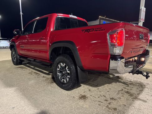 Used 2022 Toyota Tacoma TRD Off-Road image 3