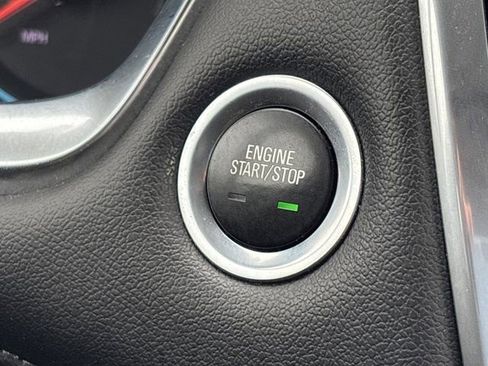 Used 2022 Chevrolet Traverse LT image 30